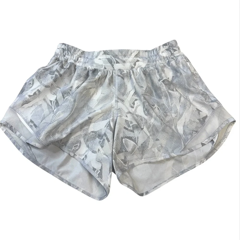 Lululemon Hottie Hot ll Women's Gray Patterned Shorts Size 4 Tall